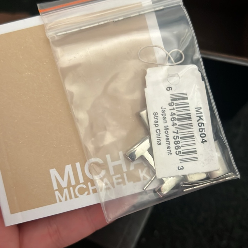 Unique silver and rose gold Michael Kors watch - Picture 4 of 4